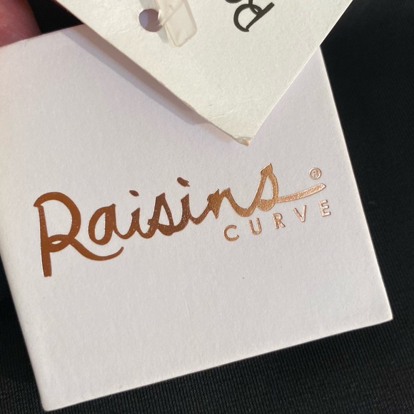 Raisins Curve Black Stingray Plus One Piece Swimsuit 22W - Picture 14 of 15